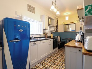 Fridge, dishwasher, electric kettle, toaster - The Hideout (Oakham)