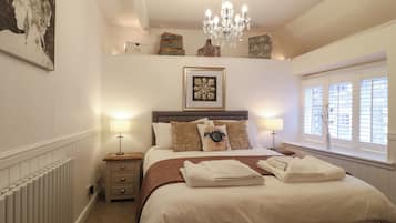 2 Schlafzimmer, individuell dekoriert, individuell eingerichtet