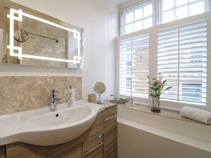 Shower, hair dryer - The Hideout (Oakham)