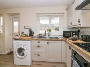 Fridge, electric kettle, toaster, cookware/dishes/utensils - Beech Tree Cottage (Seascale)