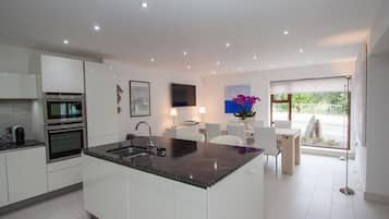 Fridge, dishwasher, electric kettle, toaster