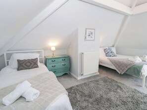 4 quartos, individualmente decorados, individualmente mobiliados