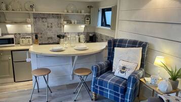 Cottage | Private kitchen | Cookware/dishes/utensils