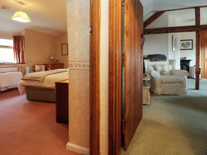 4 bedrooms, individually decorated, individually furnished, free WiFi