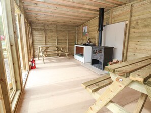 Cottage | Outdoor dining - Pod 2 (Saint Asaph)