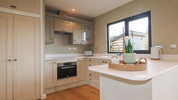 Cookware/dishes/utensils