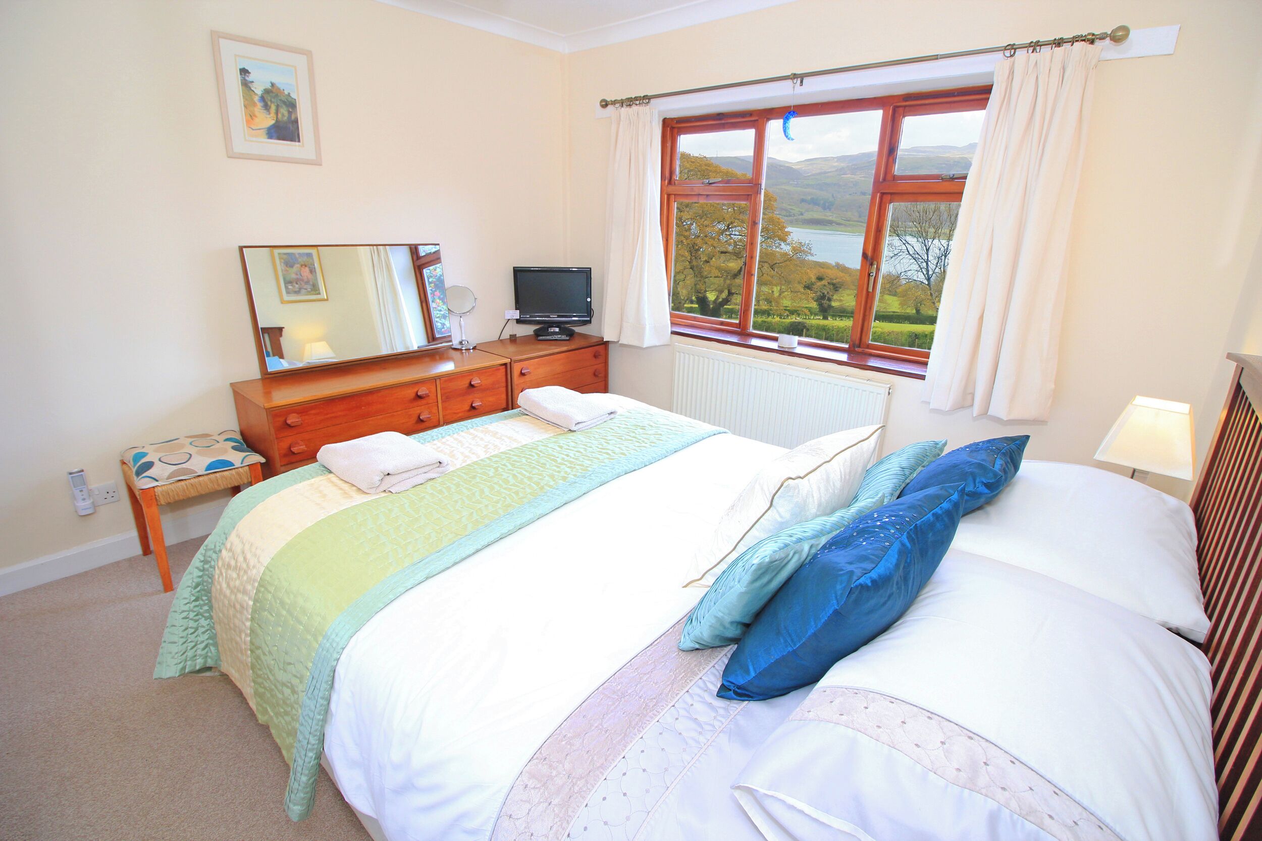 4 bedrooms, individually decorated, individually furnished, free WiFi