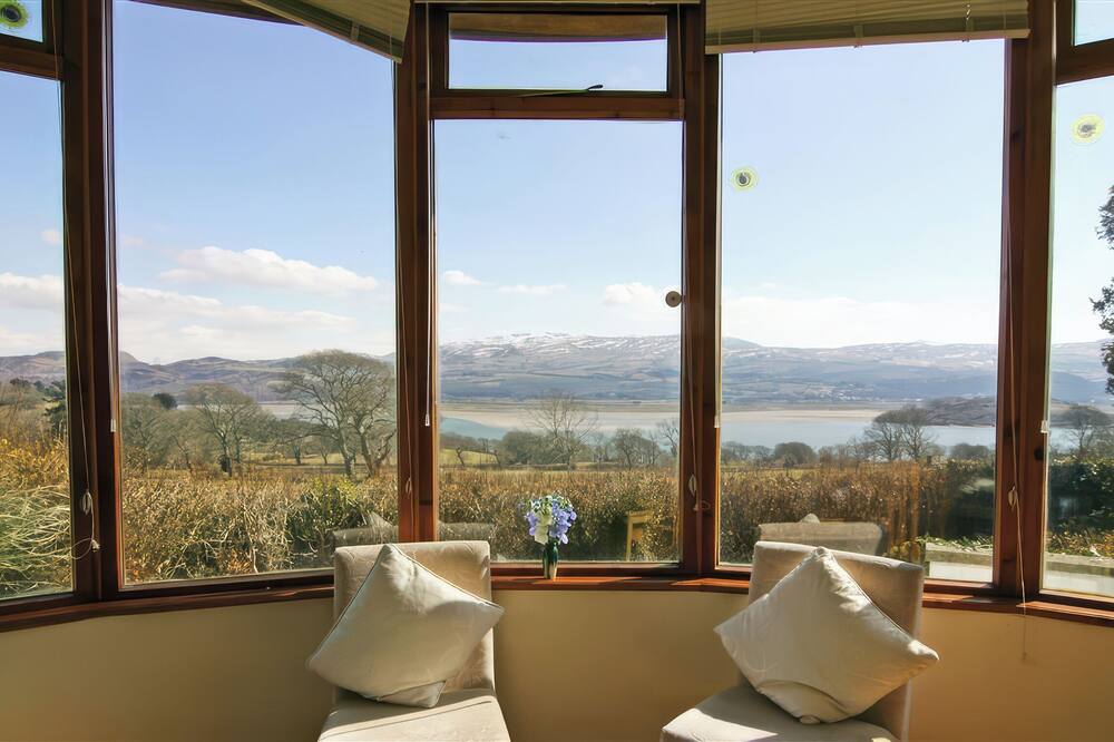 Artist's Cottage - Soar