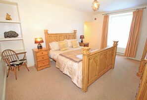 2 bedrooms, individually decorated, individually furnished, free WiFi - Garden Flat (Porthmadog)