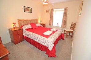 2 bedrooms, individually decorated, individually furnished, free WiFi - Treetops Flat (Porthmadog)