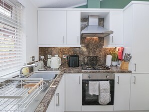 Dishwasher, cookware/dishes/utensils