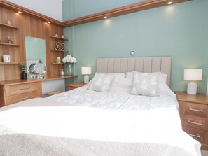 2 dormitoris, decoració individual i mobiliari individual