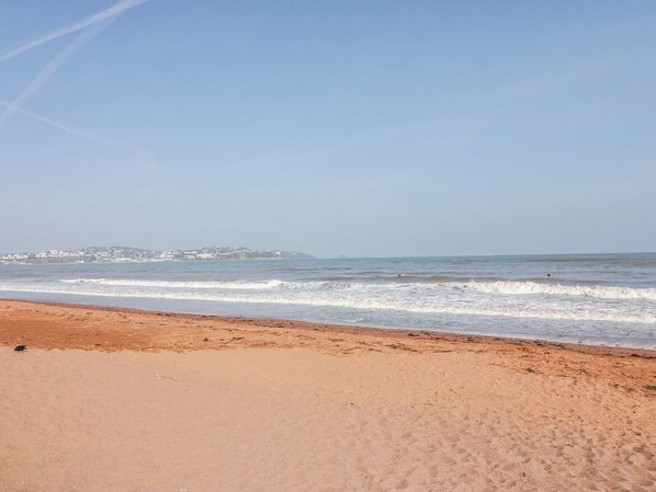 Una playa cerca
