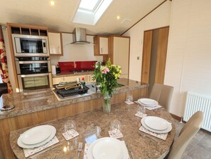 Dishwasher, cookware/dishes/utensils - Lodge 4 (Carnforth)
