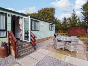 Outdoor dining - Lodge 4 (Carnforth)