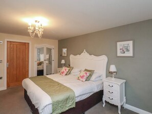 2 bedrooms, individually decorated, individually furnished, free WiFi - Secret Garden (Bridlington)