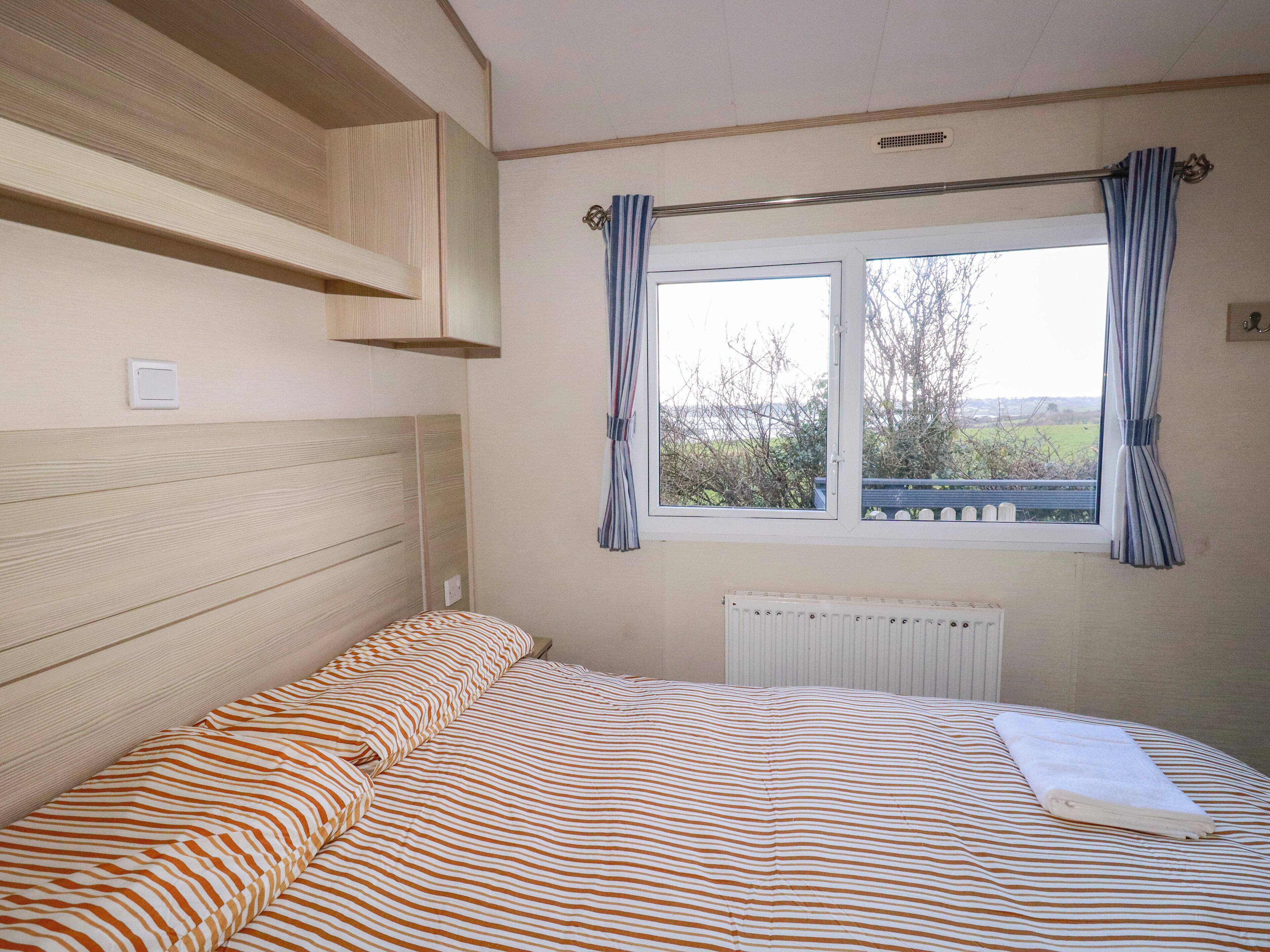 3 habitaciones, decoración personalizada y muebles diferentes 