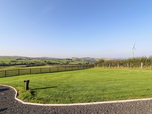 Property grounds - Weirglodd (Ruthin)