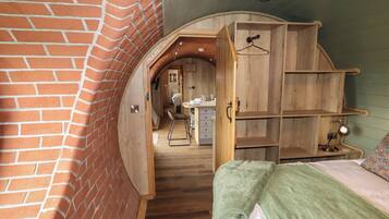 2 bedrooms, individually decorated, individually furnished, free WiFi