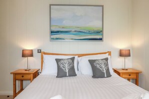 2 quartos, individualmente decorados, individualmente mobiliados