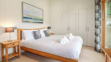 2 bedrooms, individually decorated, individually furnished, free WiFi