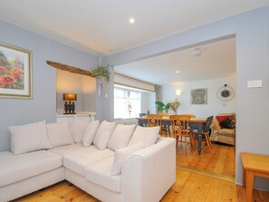 Living area - Stone's Throw Cottage (Launceston)