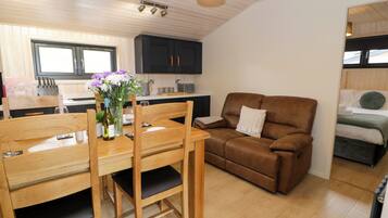 2 bedrooms, individually decorated, individually furnished, free WiFi