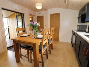 Dining - Enia (Ruthin)