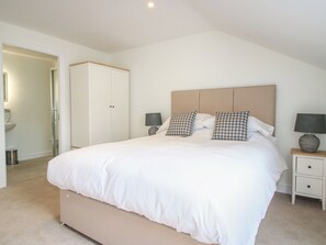 4 bedrooms, individually decorated, individually furnished, free WiFi