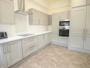 Dishwasher, cookware/dishes/utensils
