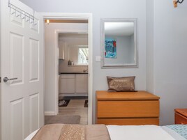 2 habitaciones, decoración personalizada y muebles diferentes 