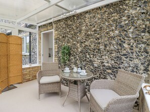 Outdoor dining - West View (Thetford)