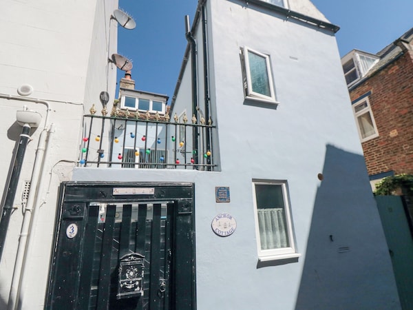 3 Anchor Cottage - Whitby Beach