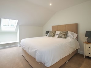4 bedrooms, individually decorated, individually furnished, free WiFi