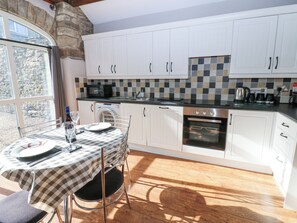 Refrigerador, lavavajillas, tetera/pava eléctrica, tostadora