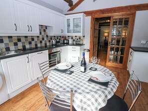 Fridge, dishwasher, electric kettle, toaster - Prospect Barn (Leyburn)