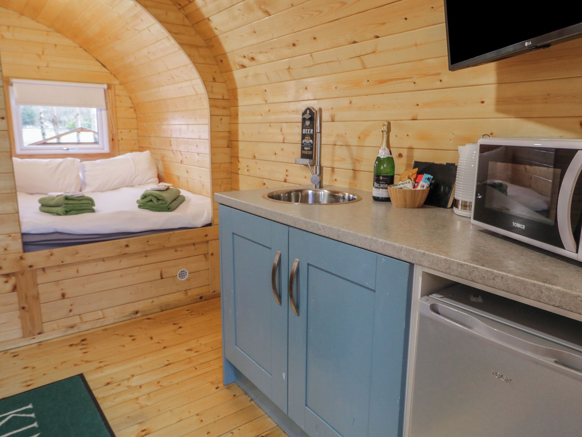 1 bedroom, individually decorated, individually furnished, free WiFi