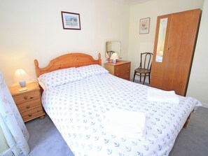 6 bedrooms, individually decorated, individually furnished, free WiFi - The Farmhouse (Llanbedr)