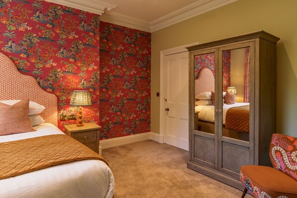 5 bedrooms, individually decorated, individually furnished, free WiFi