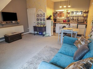 Living area - River View Cottage (Muff)