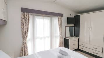 2 bedrooms, individually decorated, individually furnished, free WiFi