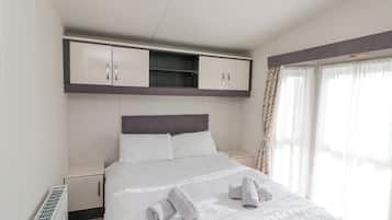 2 dormitorios, decoración individual, mobiliario individual