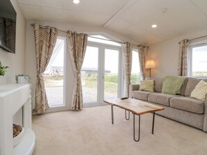 Cottage | Living area - The Cosy Caravan (Thirsk)
