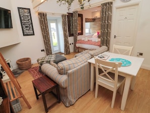 1 bedroom, individually decorated, individually furnished, free WiFi