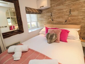 1 kamar tidur dan didekorasi berbeda-beda