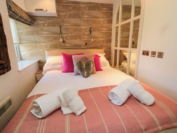 1 bedroom, individually decorated, individually furnished, free WiFi - The Forge (Chathill)