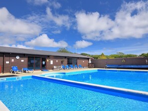 Innendørsbasseng og utendørsbasseng