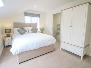 4 quartos, individualmente decorados, individualmente mobiliados