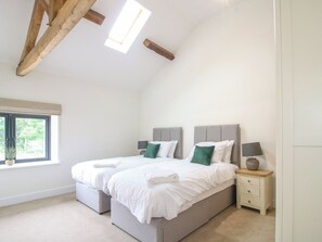 4 bedrooms, individually decorated, individually furnished, free WiFi