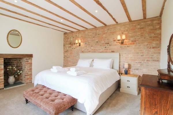 6 bedrooms, individually decorated, individually furnished, free WiFi